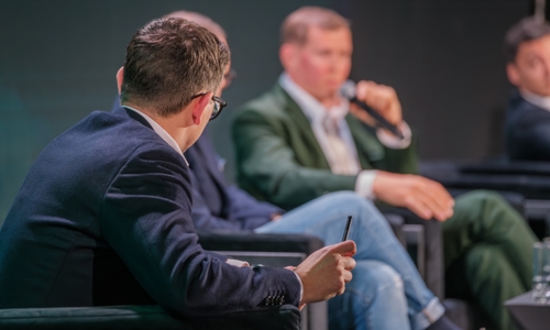 Shutterstock 2552404375